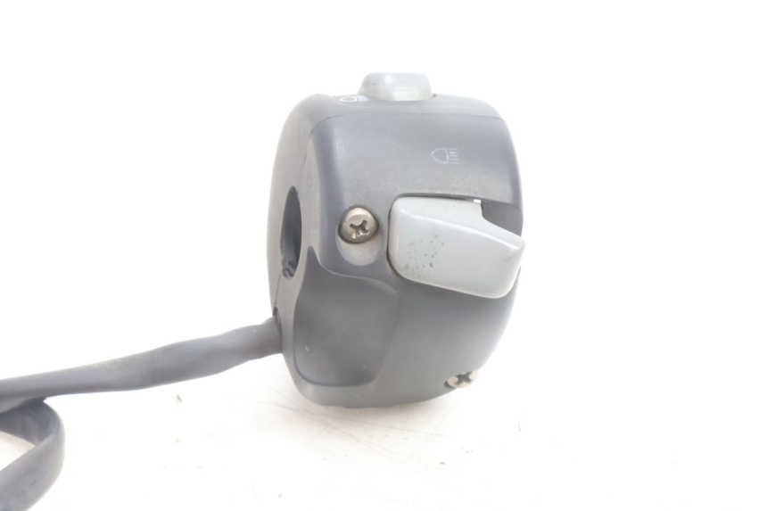 photo de INTERRUPTOR DE LUCES IZQUIERDO BMW C1 125 (2000 - 2003) - Primer plano técnico