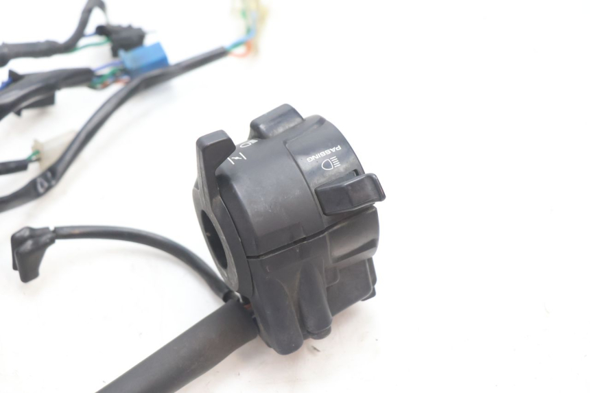 photo de CONMUTADOR IZQUIERDA HONDA CB F HORNET 600 (2005 - 2006) - Primer plano técnico