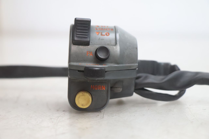 photo de CONMUTADOR IZQUIERDA HONDA CB TWO FIFTY 250 (1991 - 2002) - Primer plano técnico