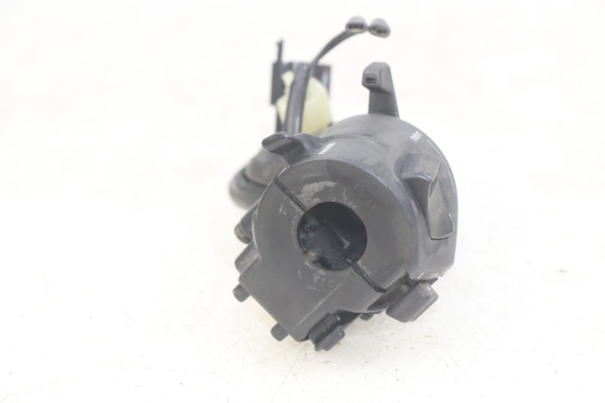photo de INTERRUPTOR DE LUCES IZQUIERDO HONDA CBR F SC25 1000 (1989 - 1992) - Detalle de la pieza