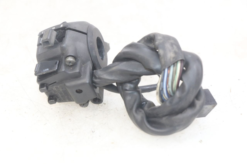 photo de INTERRUPTOR DE LUCES IZQUIERDO HONDA CBR F SC25 1000 (1989 - 1992) - Zoom estado de uso