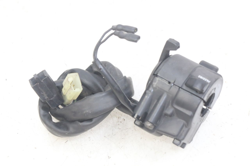 photo de INTERRUPTOR DE LUCES IZQUIERDO HONDA CBR F SC25 1000 (1989 - 1992) - Vista general del producto
