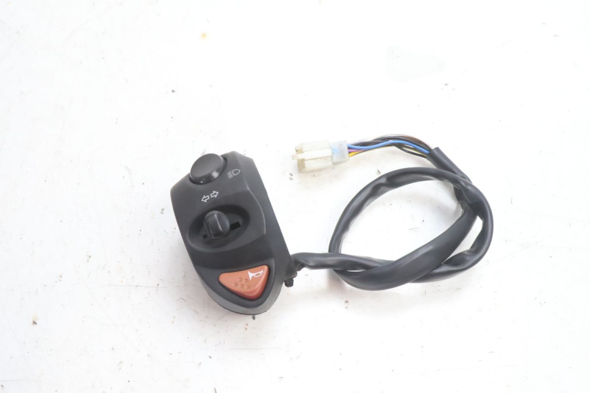 photo de INTERRUPTOR DE LUCES IZQUIERDO PEUGEOT CITYSTAR 2T 50 (2018 - 2021) - Vista principal