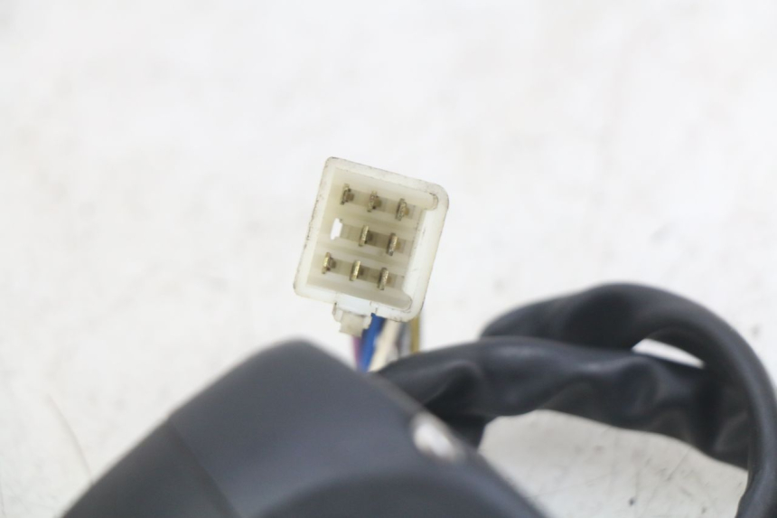 photo de INTERRUPTOR DE LUCES IZQUIERDO PEUGEOT CITYSTAR AIR 125 (2014 - 2017) - Detalle de la pieza