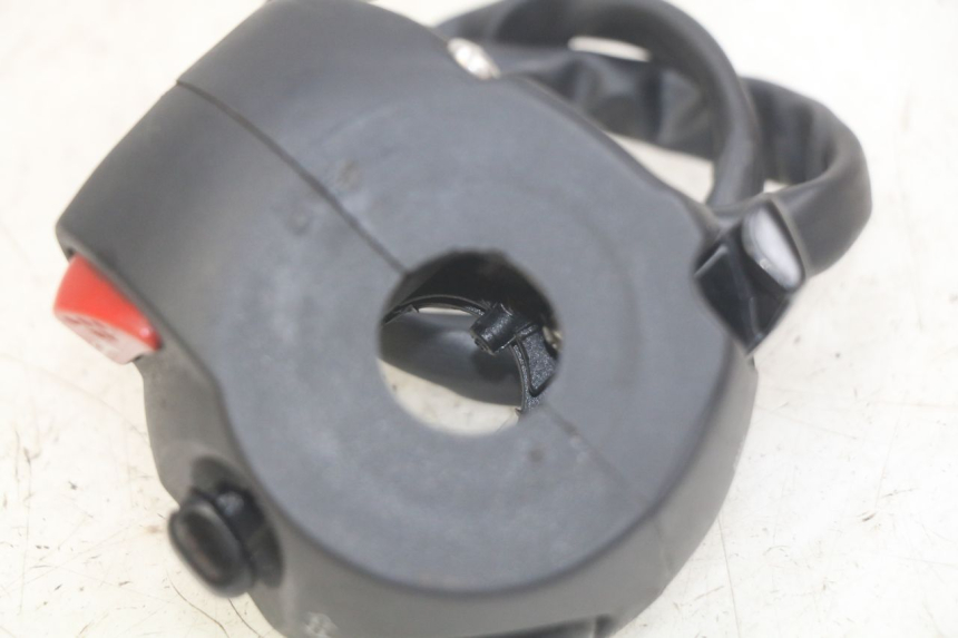 photo de INTERRUPTOR DE LUCES IZQUIERDO PEUGEOT CITYSTAR AIR 125 (2014 - 2017) - Zoom estado de uso