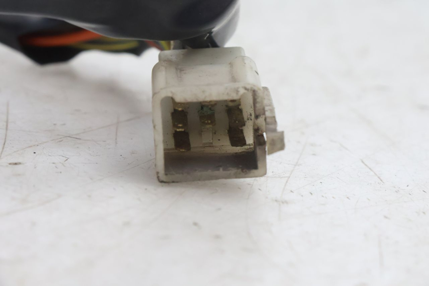 photo de INTERRUPTOR DE LUCES IZQUIERDO PEUGEOT CITYSTAR 125 (2011 - 2017) - Otra vista del artículo