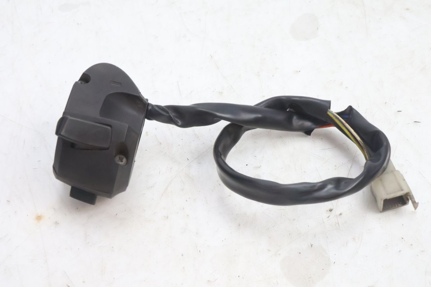 photo de INTERRUPTOR DE LUCES IZQUIERDO PEUGEOT CITYSTAR 125 (2011 - 2017) - Características distintivas
