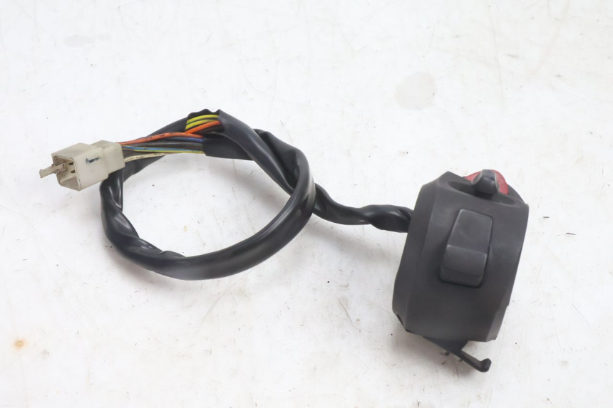 photo de INTERRUPTOR DE LUCES IZQUIERDO PEUGEOT CITYSTAR 125 (2011 - 2017) - Zoom sobre los componentes