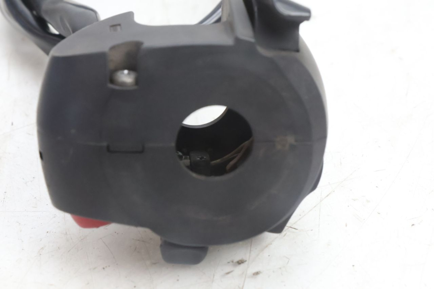photo de INTERRUPTOR DE LUCES IZQUIERDO PEUGEOT CITYSTAR 125 (2011 - 2017) - Otra perspectiva