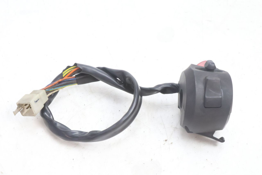 photo de INTERRUPTOR DE LUCES IZQUIERDO PEUGEOT CITYSTAR 125 (2011 - 2017) - Detalles de los puntos de fijación