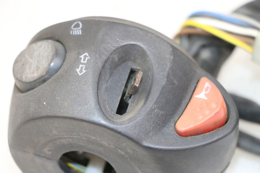 photo de INTERRUPTOR DE LUCES IZQUIERDO PEUGEOT CITYSTAR 50 (2013 - 2017) - Zoom estado de uso