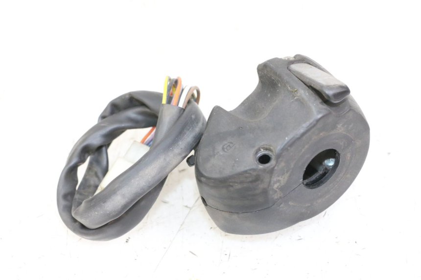 photo de INTERRUPTOR DE LUCES IZQUIERDO PEUGEOT CITYSTAR 50 (2013 - 2017) - Primer plano técnico