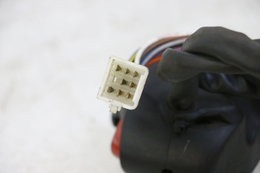 photo de INTERRUPTOR DE LUCES IZQUIERDO PEUGEOT CITYSTAR 50 (2013 - 2017) - Detalle de la pieza