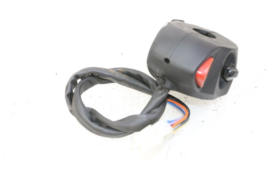 photo de INTERRUPTOR DE LUCES IZQUIERDO PEUGEOT CITYSTAR 50 (2013 - 2017) - Zoom estado de uso