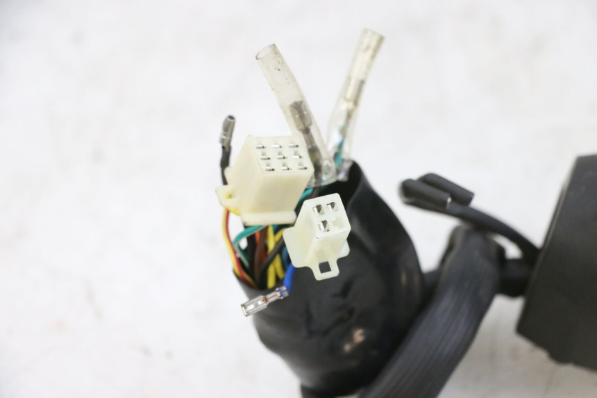 photo de CONMUTADOR IZQUIERDA KSR CODE 125 (2018 - 2020) - Detalles de los puntos de fijación