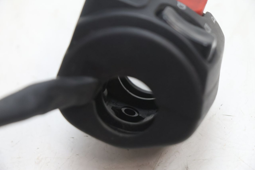 photo de CONMUTADOR IZQUIERDA HM HONDA CRM DERAPAGE RR 50 (2006 - 2017) - Primer plano técnico