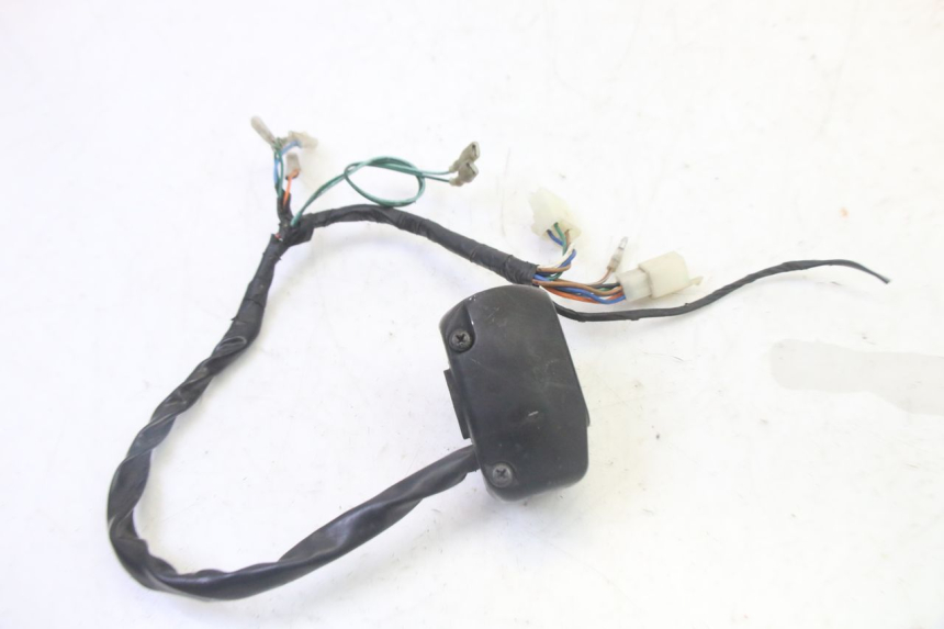 photo de INTERRUPTOR DE LUCES IZQUIERDO SYM CROX 4T 50 (2016 - 2023) - Primer plano técnico