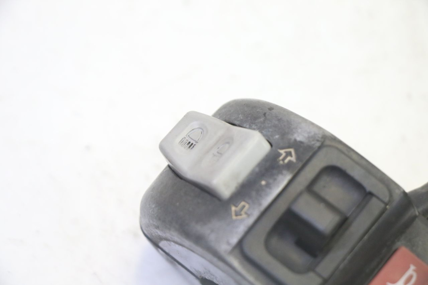 photo de INTERRUPTOR DE LUCES IZQUIERDO SYM CROX 4T 50 (2016 - 2023) - Zoom estado de uso