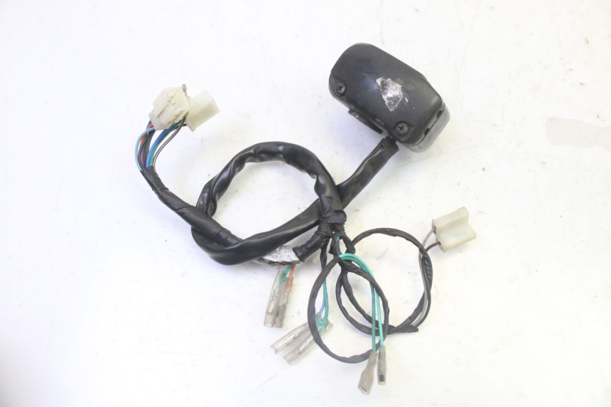 photo de INTERRUPTOR DE LUCES IZQUIERDO SYM CROX 4T 50 (2016 - 2023) - Primer plano técnico