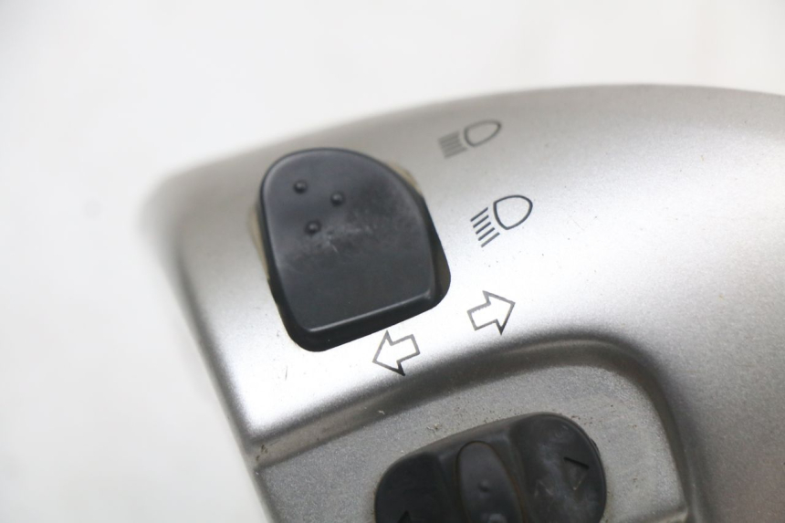 photo de INTERRUPTOR DE LUCES IZQUIERDO YAMAHA CYGNUS X 125 (2004 - 2007) - Detalle de la pieza