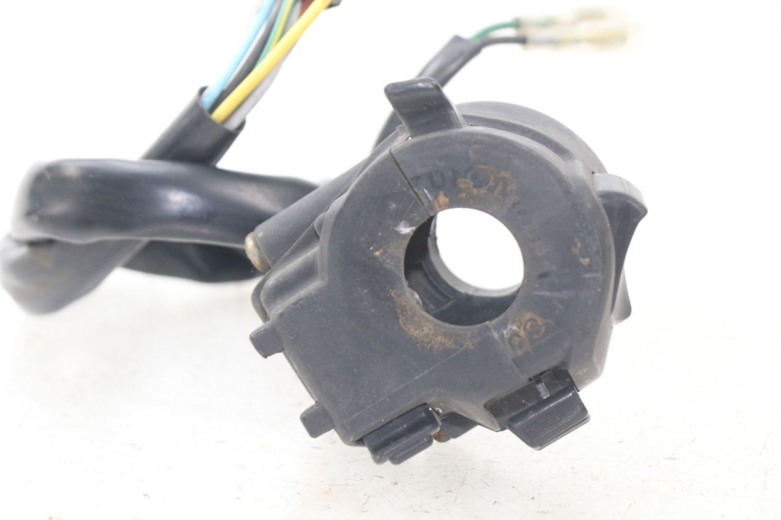 photo de INTERRUPTOR DE LUCES IZQUIERDO KYMCO DINK 4T 50 (2007 - 2018) - Detalle de la pieza