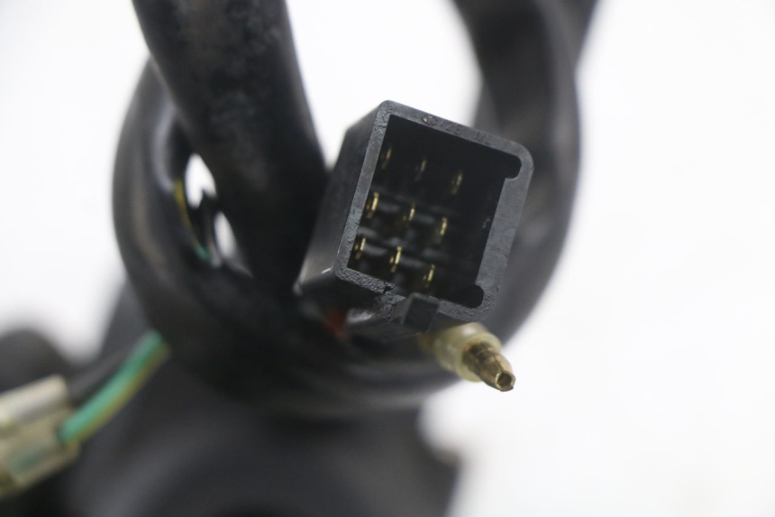 photo de INTERRUPTOR DE LUCES IZQUIERDO KYMCO DINK 4T 50 (2007 - 2018) - Estado de la superficie y material