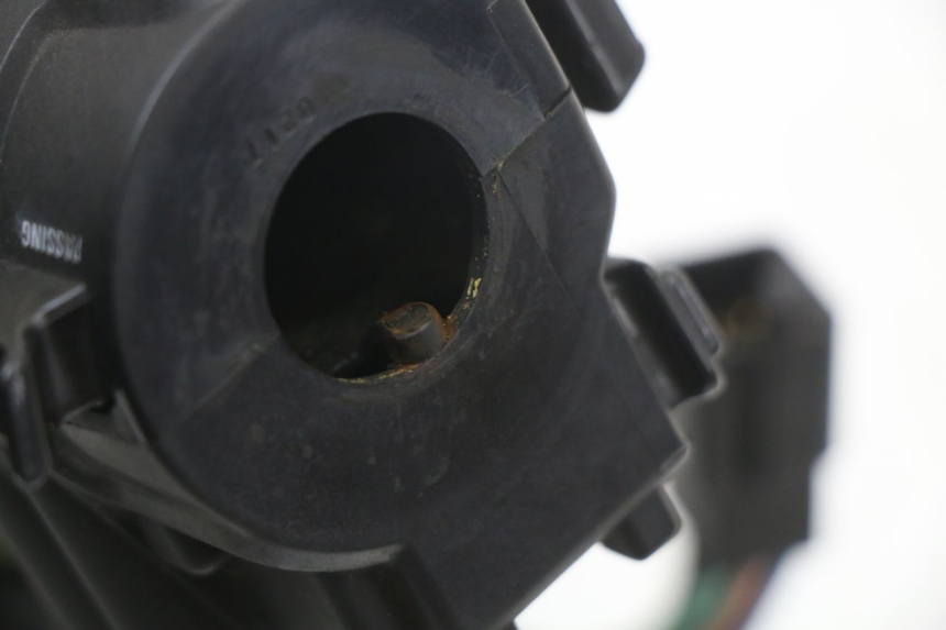 photo de CONMUTADOR IZQUIERDA KYMCO DINK STREET ABS 125 (2011 - 2018) - Primer plano técnico