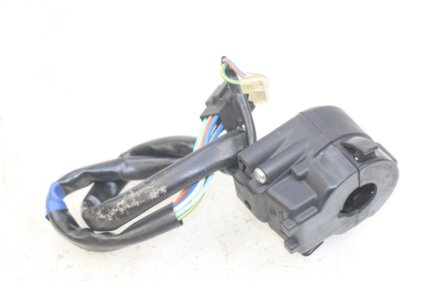 photo de INTERRUPTOR DE LUCES IZQUIERDO KYMCO DOWNTOWN ABS 125 (2015 - 2017) - Zoom estado de uso
