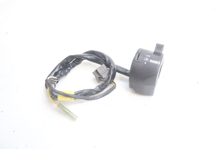 photo de CONMUTADOR IZQUIERDA SUZUKI DR S 600 (1985 - 1989) - Primer plano técnico