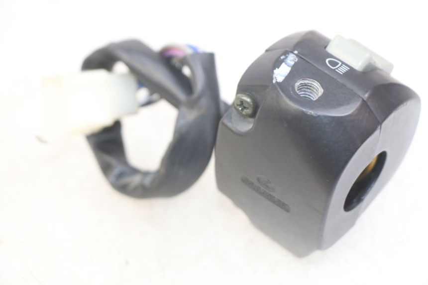 photo de INTERRUPTOR DE LUCES IZQUIERDO EFUN E2GO 1 (2017 - 2021) - Detalle de la pieza