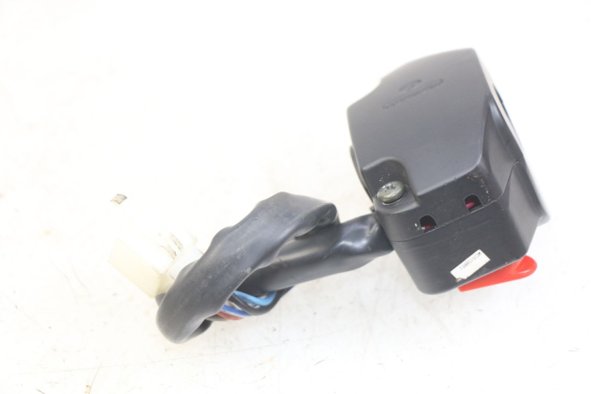 photo de INTERRUPTOR DE LUCES IZQUIERDO EFUN E2GO 1 (2017 - 2021) - Zoom estado de uso