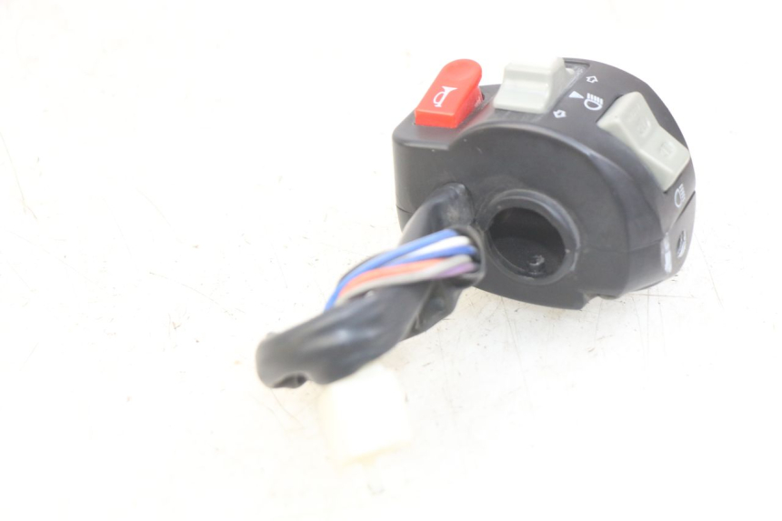 photo de INTERRUPTOR DE LUCES IZQUIERDO EFUN E2GO 1 (2017 - 2021) - Primer plano técnico