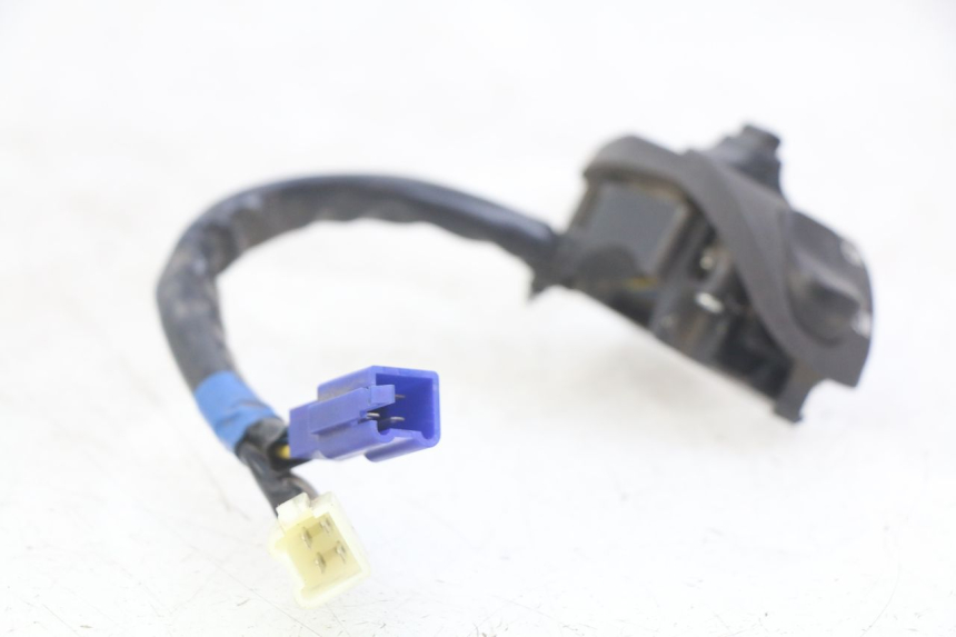 photo de INTERRUPTOR DE LUCES IZQUIERDO YAMAHA D'ELIGHT DELIGHT 125 (2017 - 2020) - Detalle de la pieza