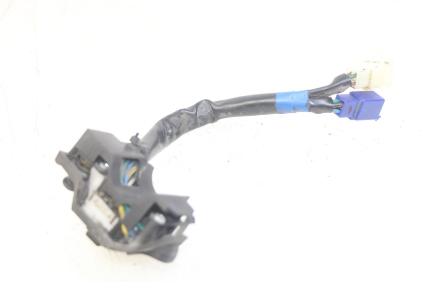 photo de INTERRUPTOR DE LUCES IZQUIERDO YAMAHA D'ELIGHT DELIGHT 125 (2017 - 2020) - Otra perspectiva