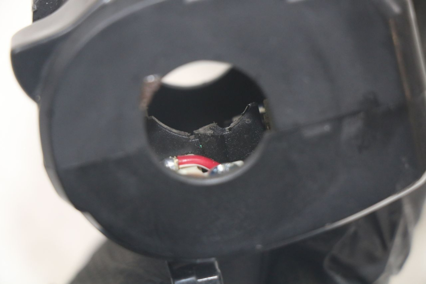 photo de CONMUTADOR IZQUIERDA KAWASAKI ER-6 ER6 N 650 (2012 - 2016) - Detalles de los puntos de fijación