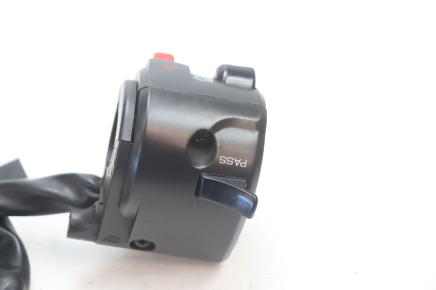 photo de CONMUTADOR IZQUIERDA KAWASAKI ER-6 ER6 N 650 (2005 - 2009) - Primer plano técnico