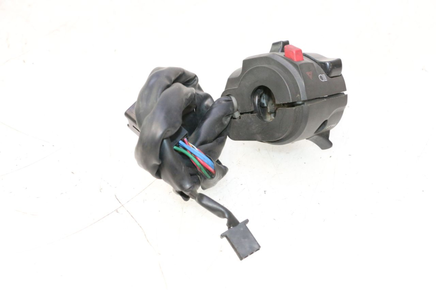 photo de CONMUTADOR IZQUIERDA KAWASAKI ER-6 ER6 N 650 (2005 - 2009) - Primer plano técnico