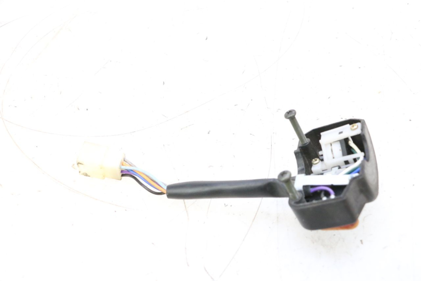 photo de INTERRUPTOR DE LUCES IZQUIERDO JM MOTORS EVOLIS 4T 50 (2018 - 2022) - Otra perspectiva