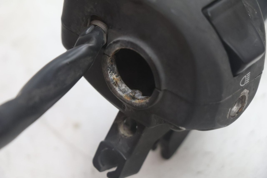 photo de INTERRUPTOR DE LUCES IZQUIERDO JM MOTORS EVOLIS 4T 50 (2018 - 2022) - Estado de la superficie y material