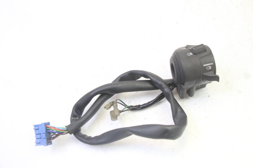 photo de INTERRUPTOR DE LUCES IZQUIERDO. HONDA FES S-WING SWING ABS 125 (2007 - 2015) - Zoom estado de uso