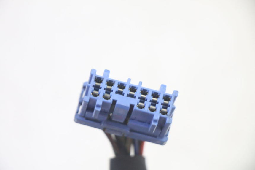 photo de INTERRUPTOR DE LUCES IZQUIERDO. HONDA FES S-WING SWING ABS 125 (2007 - 2015) - Otra vista del artículo