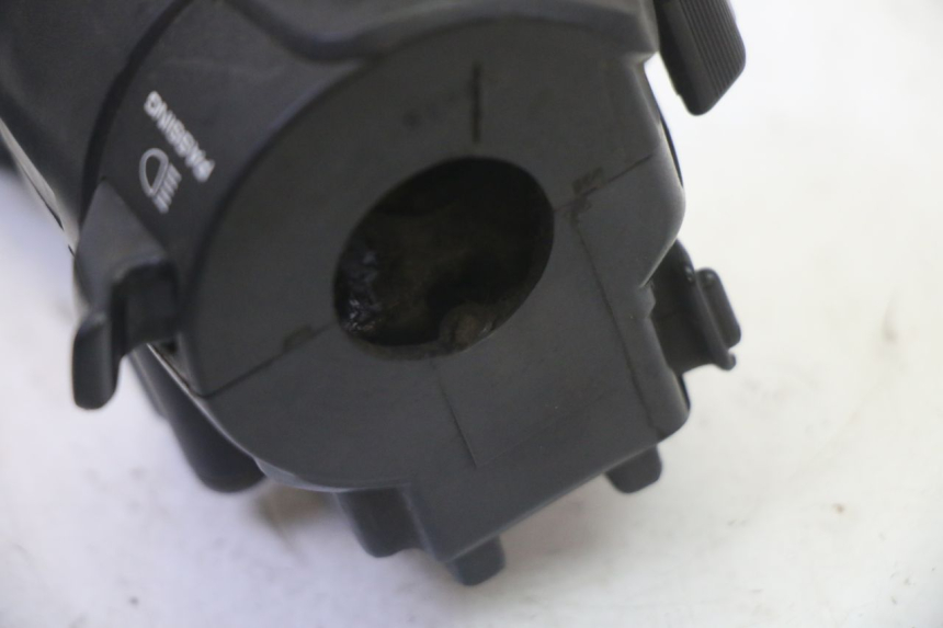 photo de INTERRUPTOR DE LUCES IZQUIERDO. HONDA FES S-WING SWING ABS 125 (2007 - 2015) - Vista general del producto