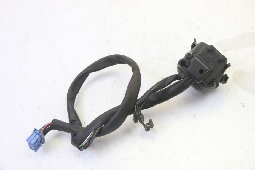 photo de INTERRUPTOR DE LUCES IZQUIERDO. HONDA FES S-WING SWING ABS 125 (2007 - 2015) - Detalles de los puntos de fijación