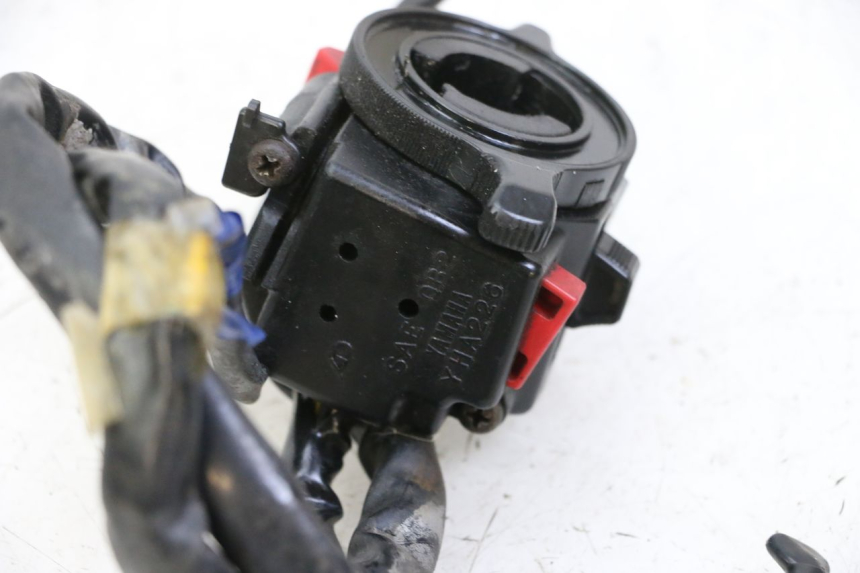photo de CONMUTADOR IZQUIERDA YAMAHA FJ 36Y 1100 (1984 - 1985) - Recambio usado revisado