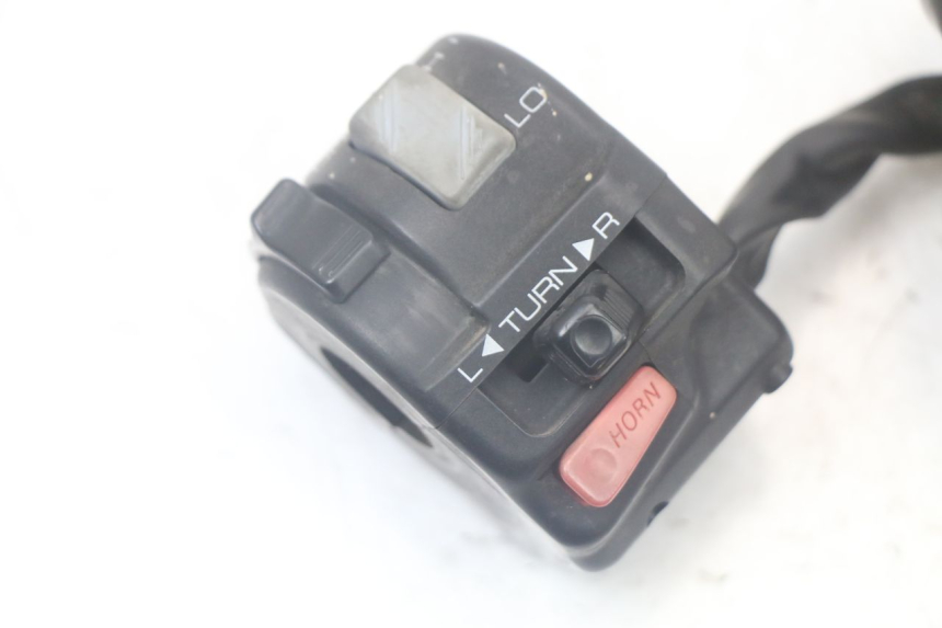 photo de INTERRUPTOR DE LUCES IZQUIERDO YAMAHA FJ 3CX 1200 (1986 - 1996) - Detalle de la pieza