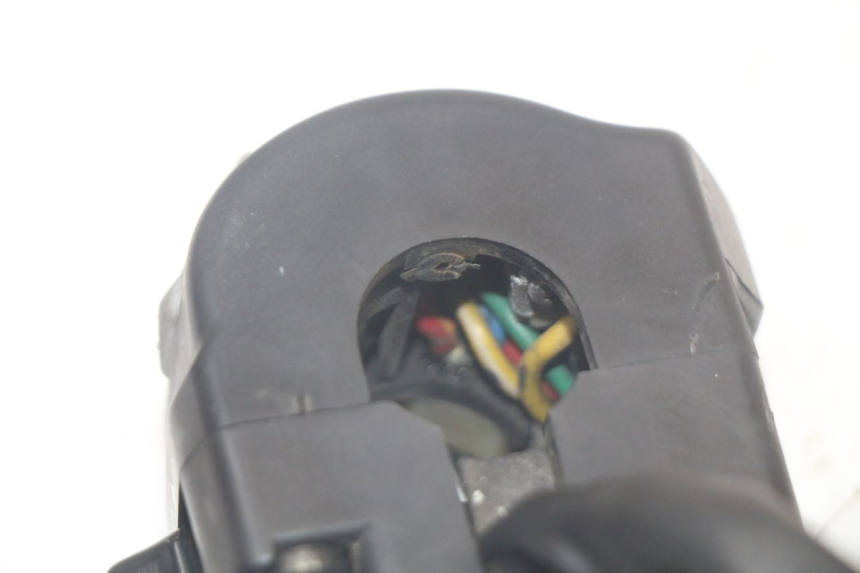 photo de INTERRUPTOR DE LUCES IZQUIERDO YAMAHA FJ 3CX 1200 (1986 - 1996) - Detalles de los puntos de fijación