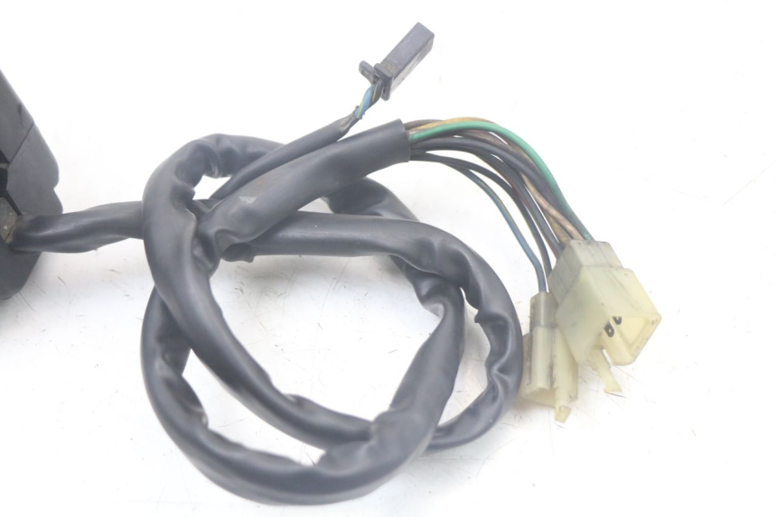 photo de INTERRUPTOR DE LUCES IZQUIERDO YAMAHA FJ 3CX 1200 (1986 - 1996) - Estado de la superficie y material
