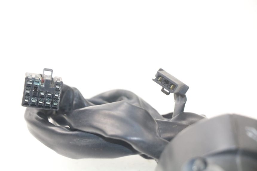 photo de INTERRUPTOR DE LUCES IZQUIERDO YAMAHA FJR ABS 1300 (2006 - 2012) - Otra perspectiva