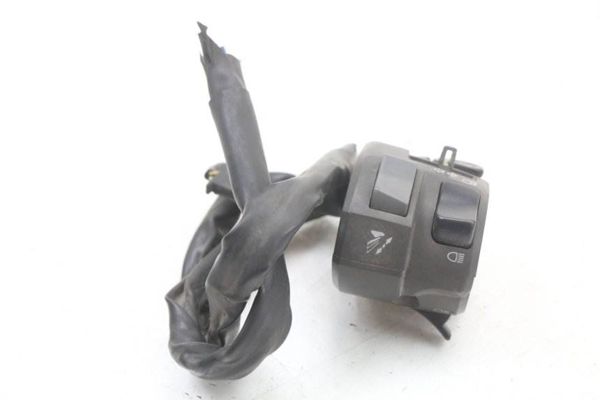 photo de INTERRUPTOR DE LUCES IZQUIERDO YAMAHA FJR ABS 1300 (2006 - 2012) - Zoom estado de uso