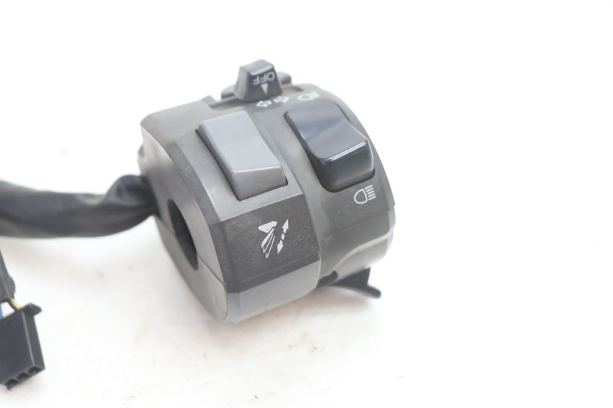 photo de CONMUTADOR IZQUIERDA YAMAHA FJR 1300 (2001 - 2005) - Otra perspectiva